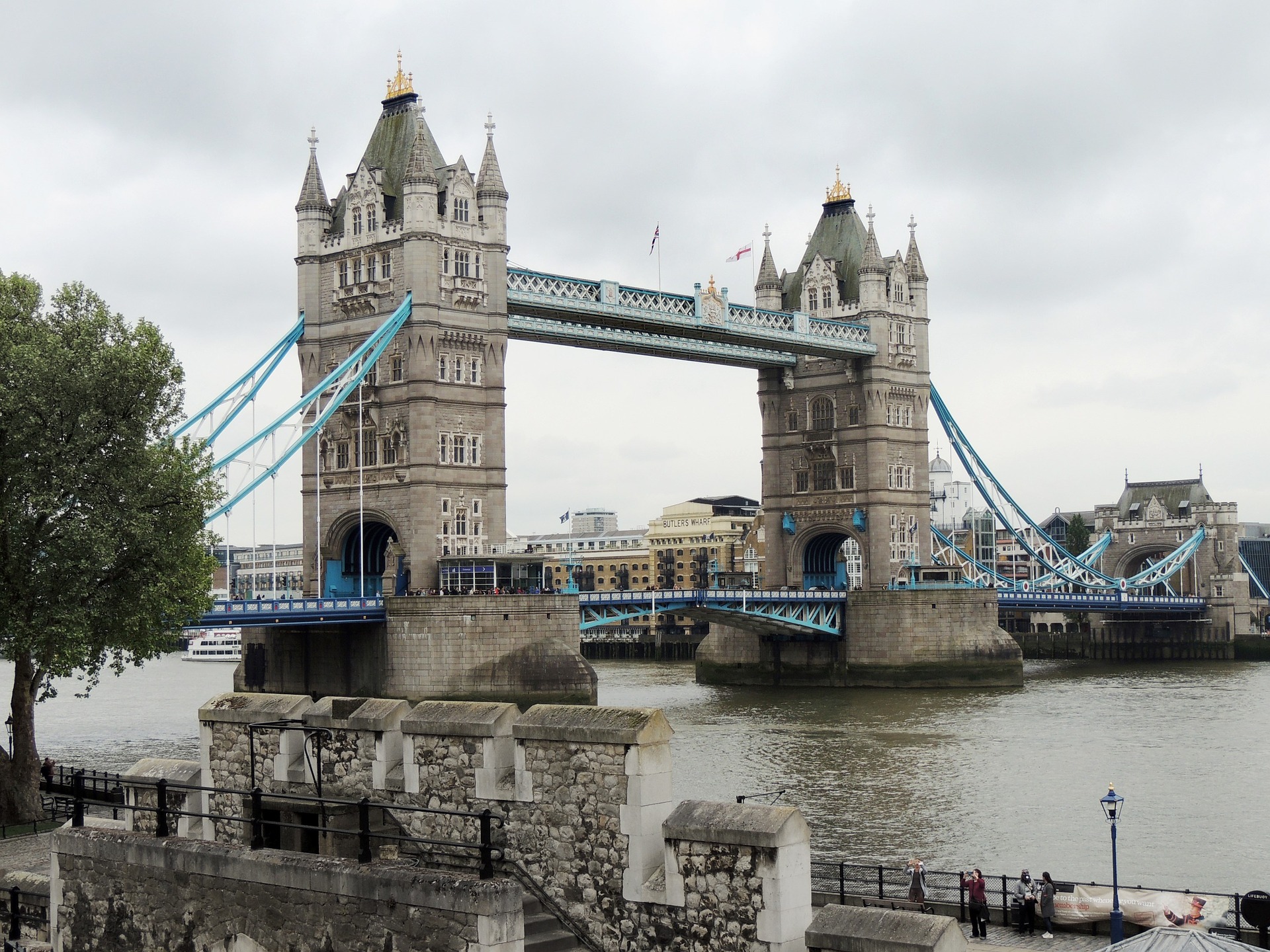 Learn English discovering London in summer. London Language&Culture